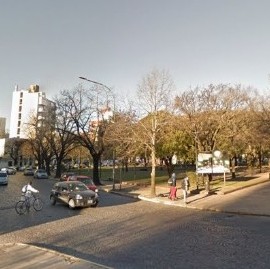 Avance indiscriminado del asfaltado de calles adoquinadas en La Plata, hasta las que son protegidas
