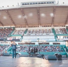 Una candidata a vicepresidente de la Nación habló ante 23 mil evangélicos en un estadio de fútbol